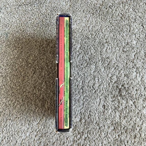 Harry Potter Boxed Set: Library of Hogwarts - Fantastic Beasts & Quidditch HC - Picture 3 of 13